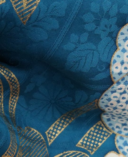 成人式振袖[モダン]ターコイズブルーに裾濃い青・金赤の菊、桜、几帳[身長168cmまで]No.979